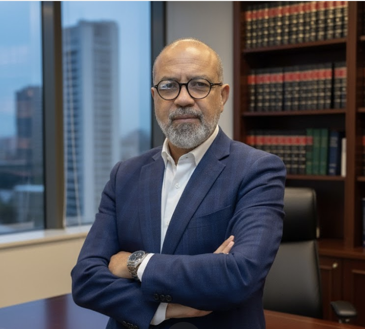 Dr. Álvaro Ferreira